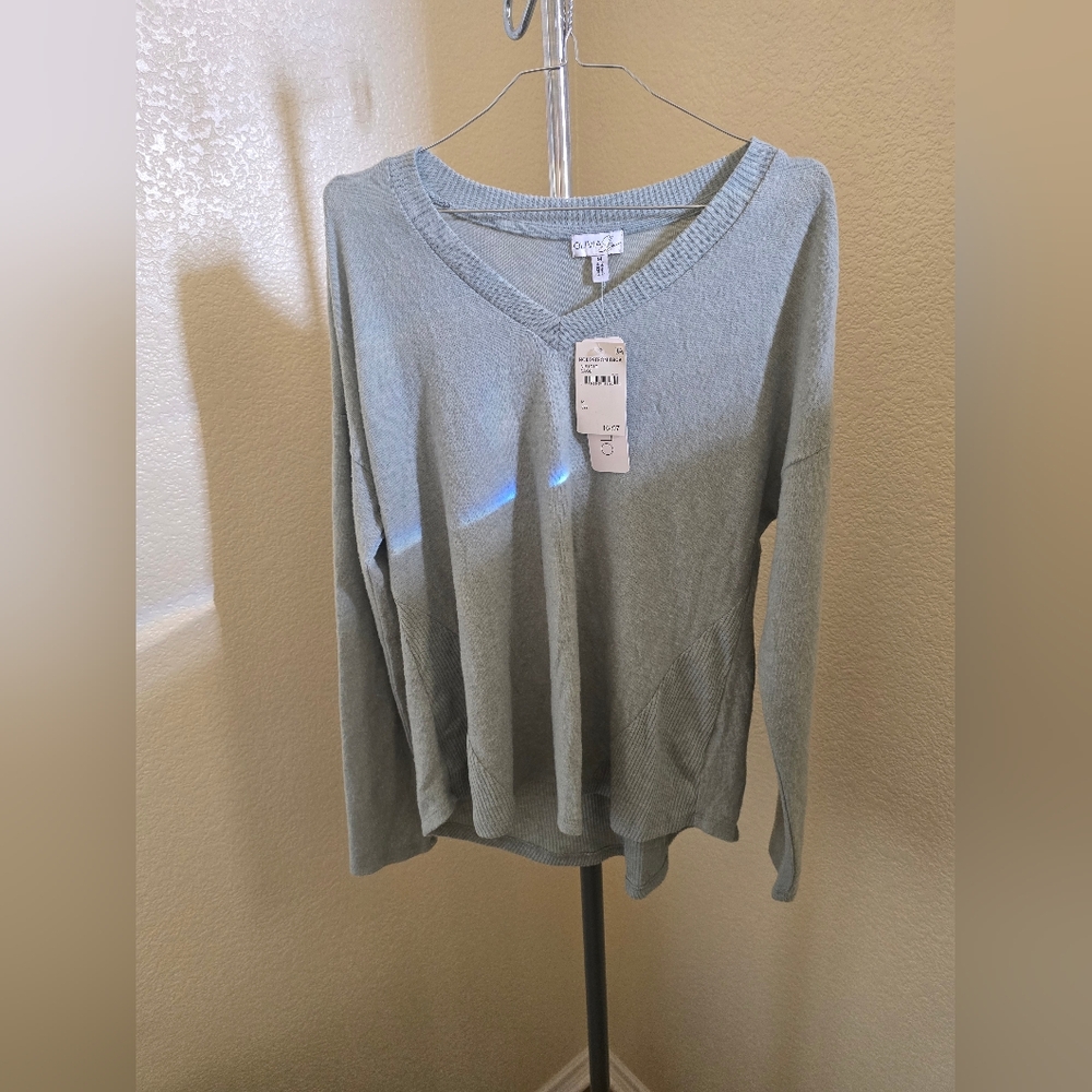 Olivia Sky Brand New with Tags Long Sleeve Pullover Lightweight Sweater
